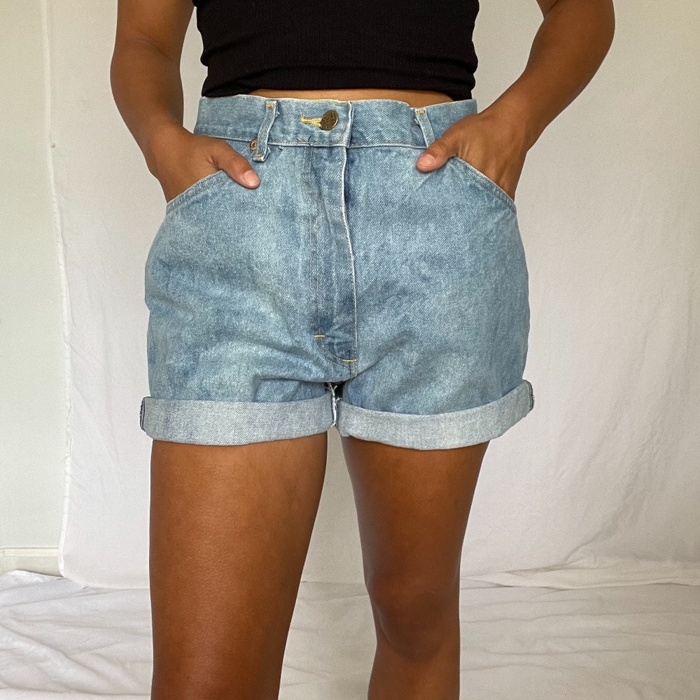Light Wash Rider Cut Off Short